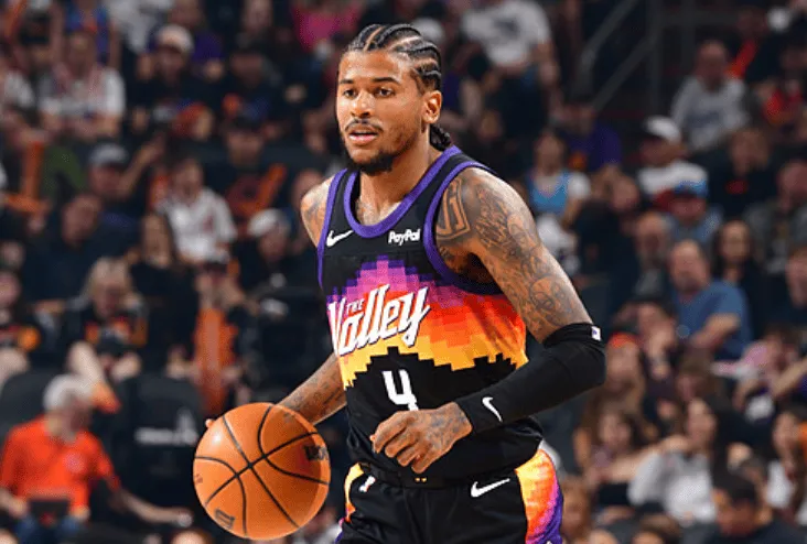 乐鱼娱乐在线登录入口-队记：杰伦-格林中场时返回赛场尝试热身，随后又返回更衣室